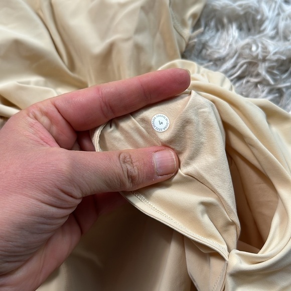 Lululemon Lightweight High-Neck Romper Prosecco - Picture 4 of 11